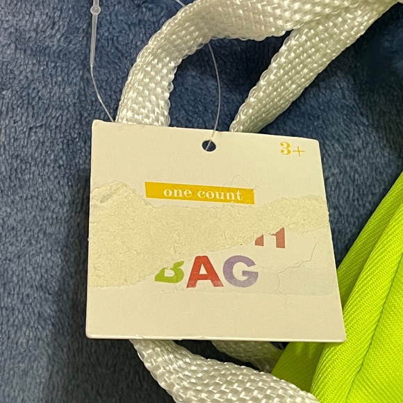 Neon Yellow NEW Kids’ Insulated Lunch Bag with Lightning Bolt Patch - Picture 9 of 9